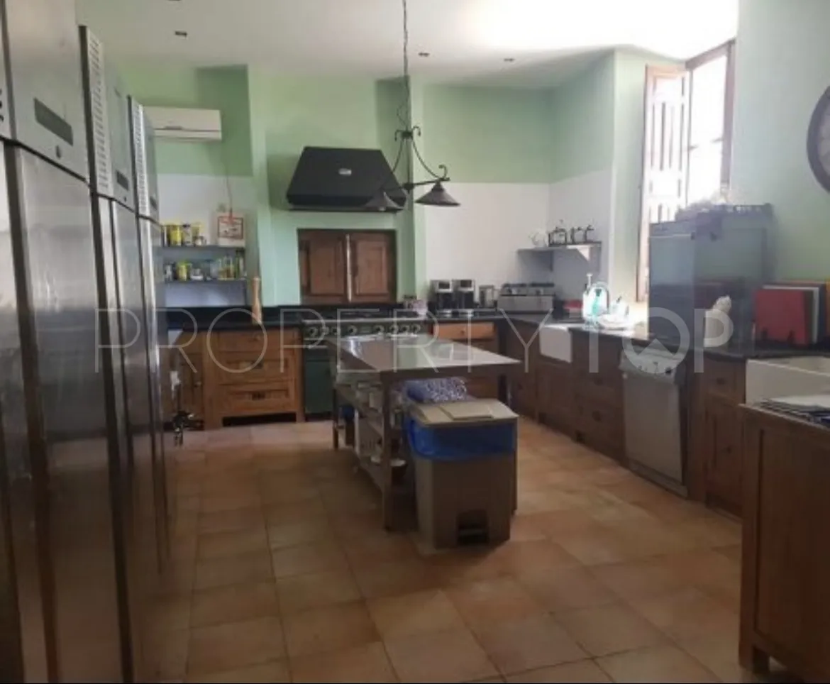 Mollina, cortijo en venta