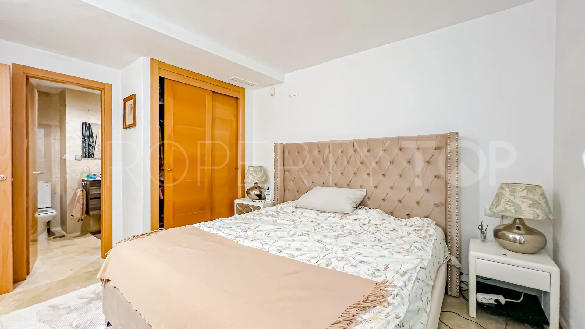 For sale ground floor apartment with 2 bedrooms in Benahavis