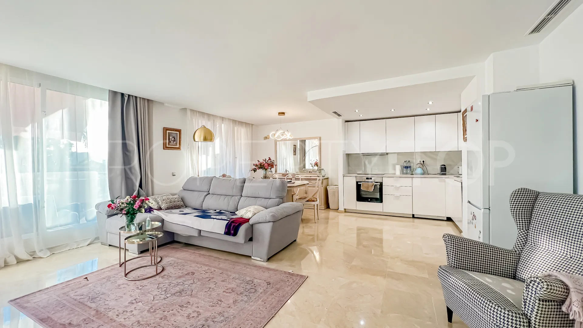For sale ground floor apartment with 2 bedrooms in Benahavis