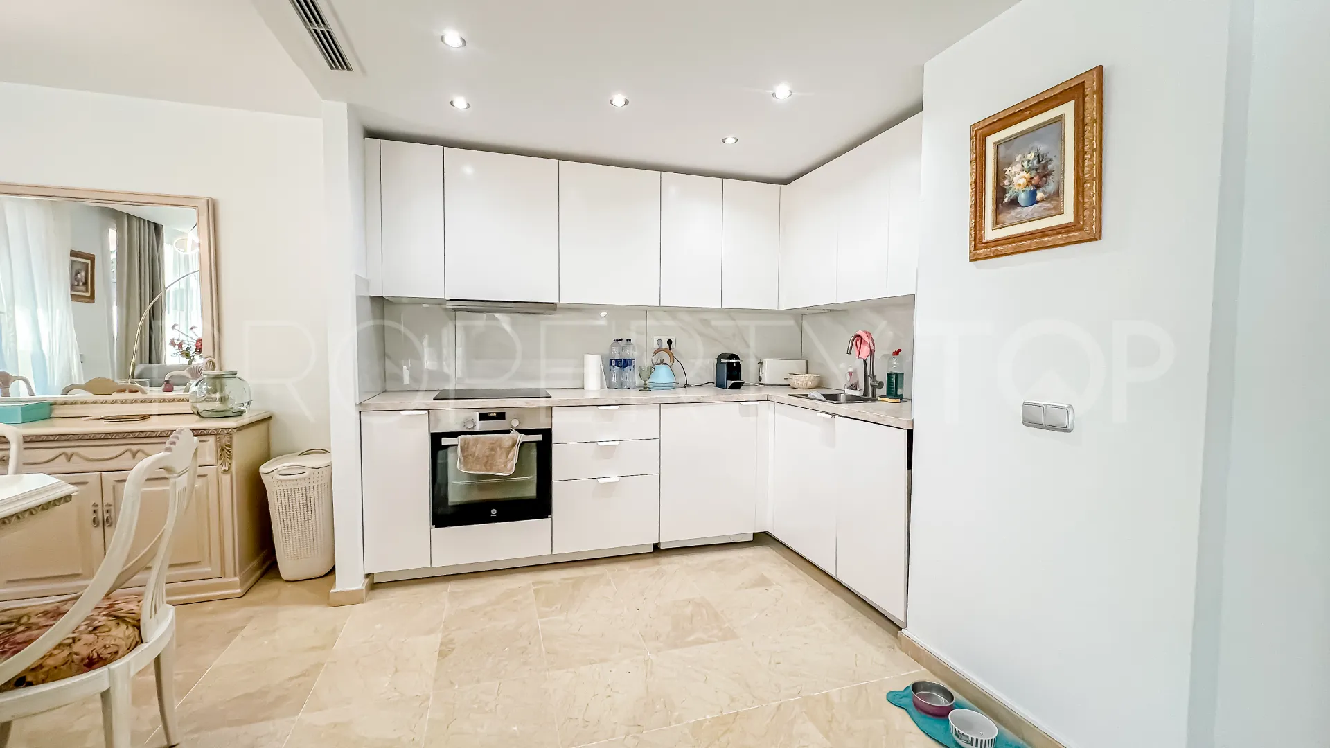 For sale ground floor apartment with 2 bedrooms in Benahavis