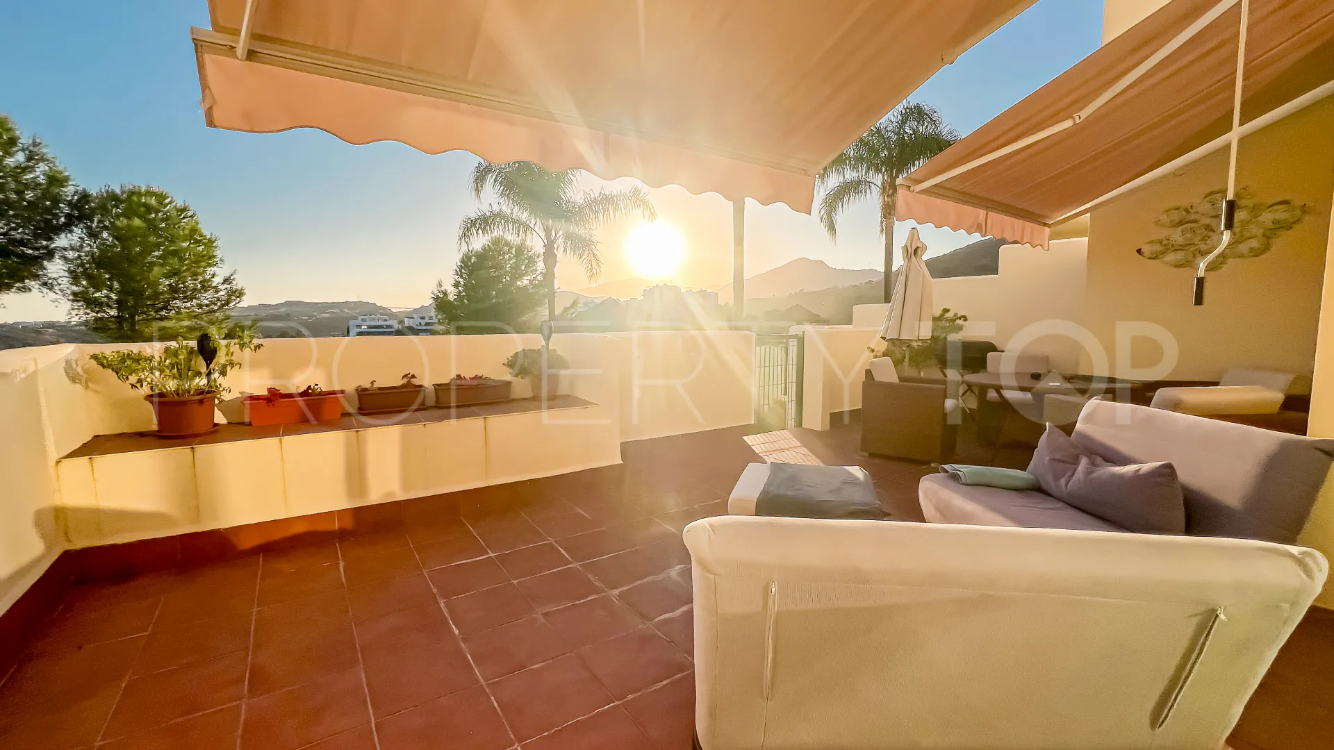 For sale ground floor apartment with 2 bedrooms in Benahavis