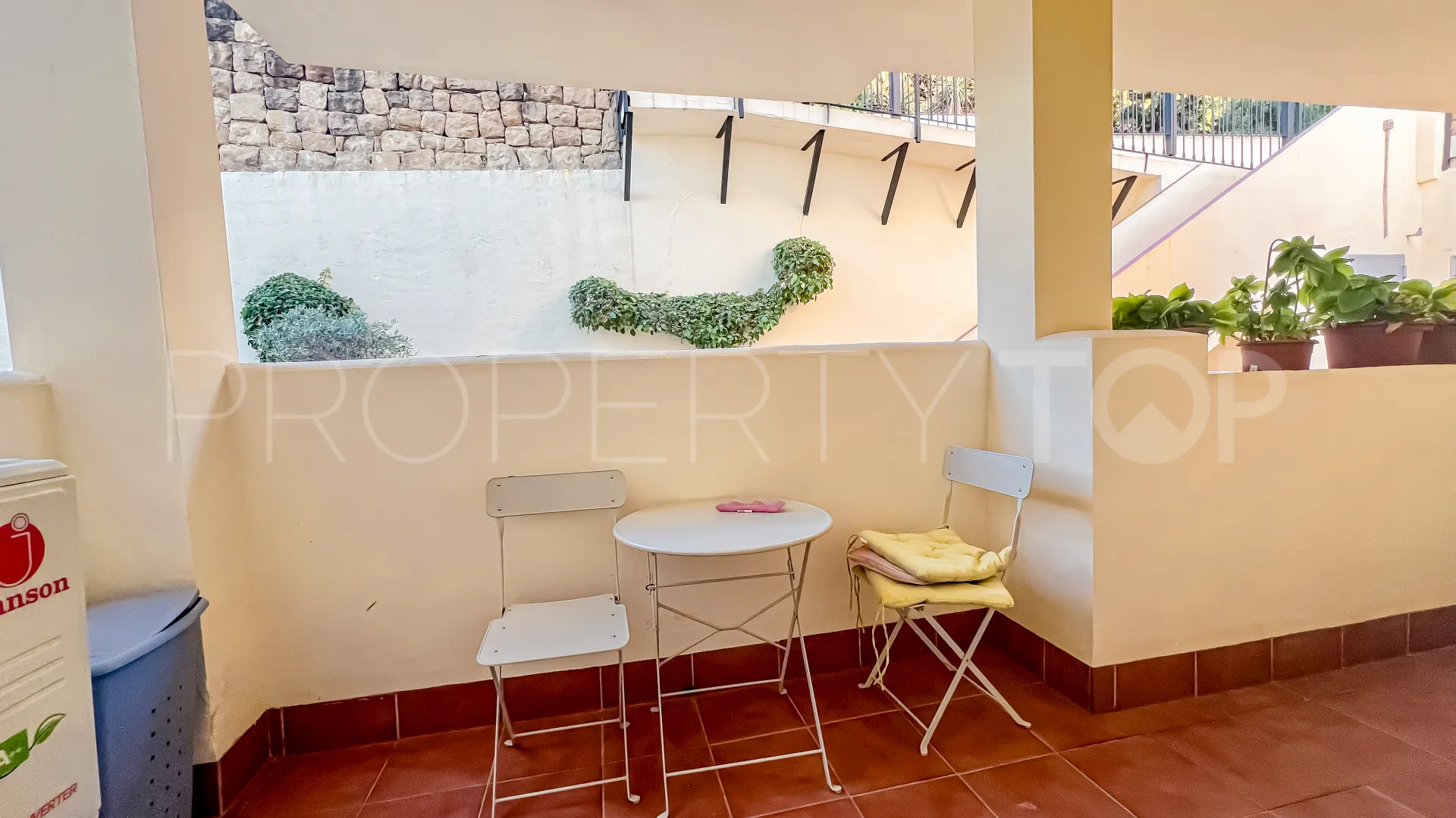 For sale ground floor apartment with 2 bedrooms in Benahavis