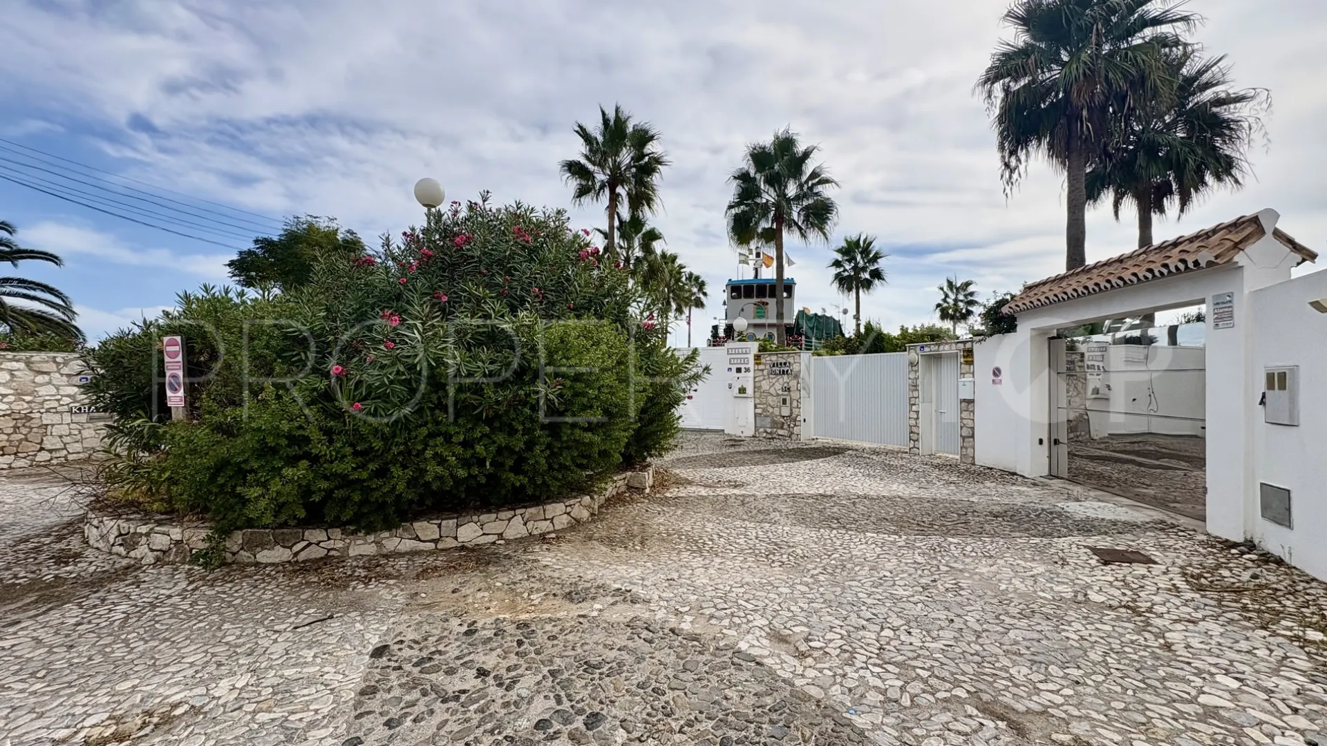 House with 6 bedrooms for sale in El Chaparral