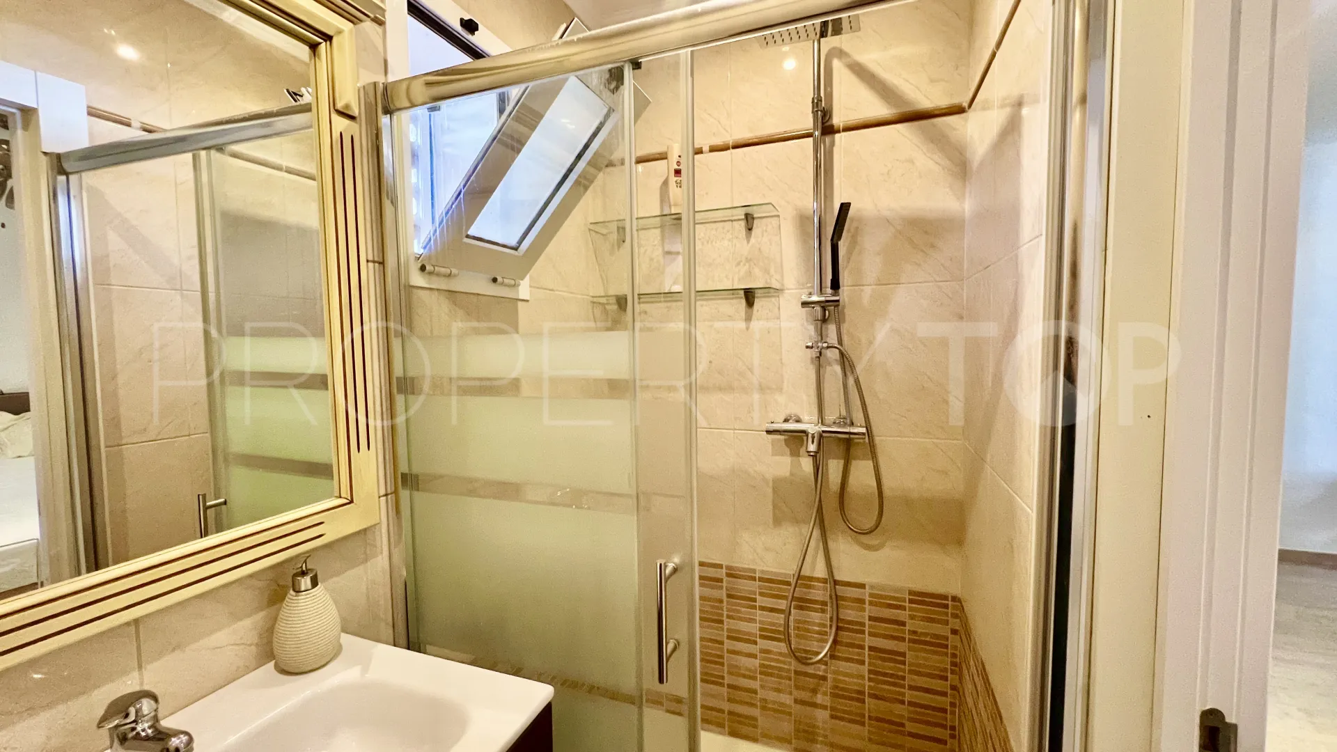 Se vende chalet de 5 dormitorios en Felix