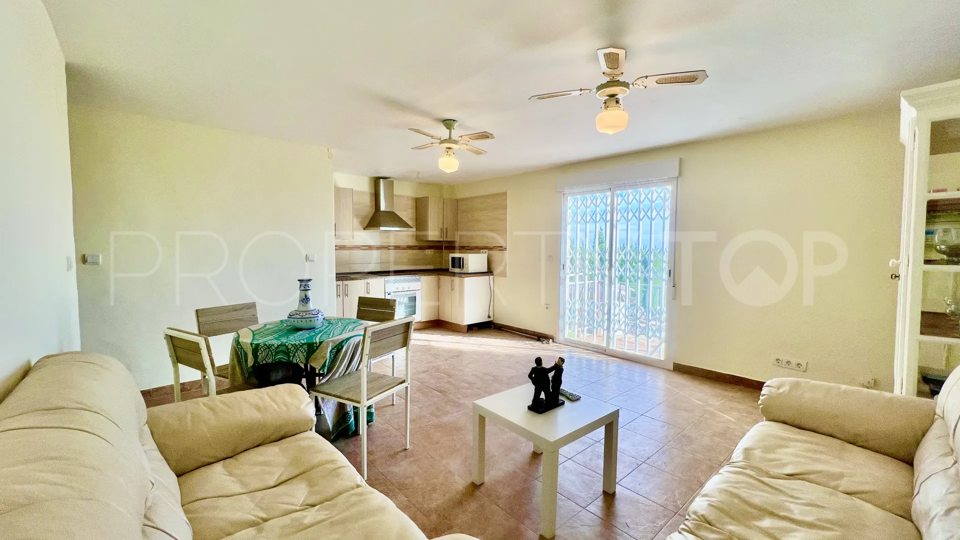 Se vende chalet de 5 dormitorios en Felix