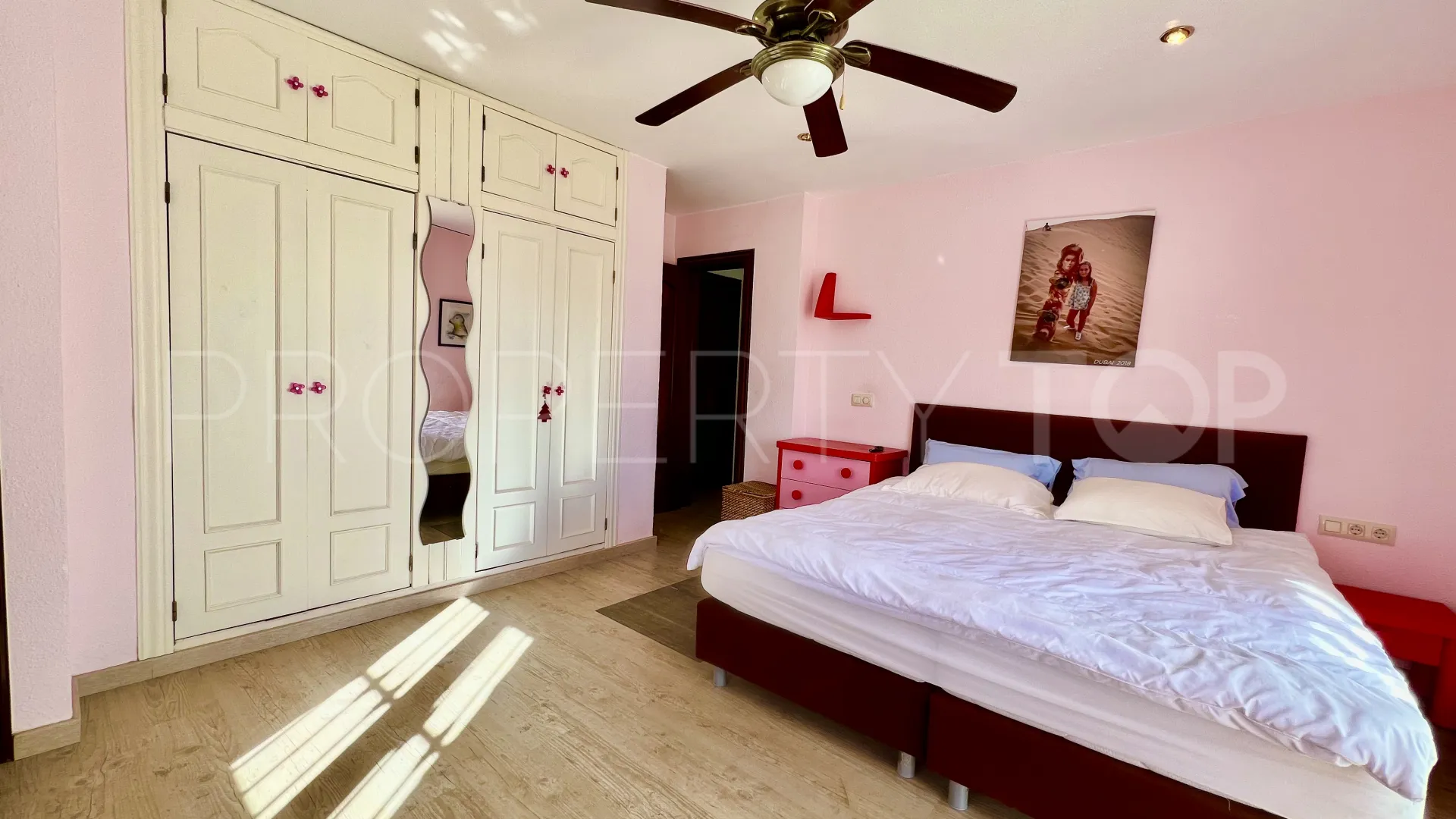 Se vende chalet de 5 dormitorios en Felix