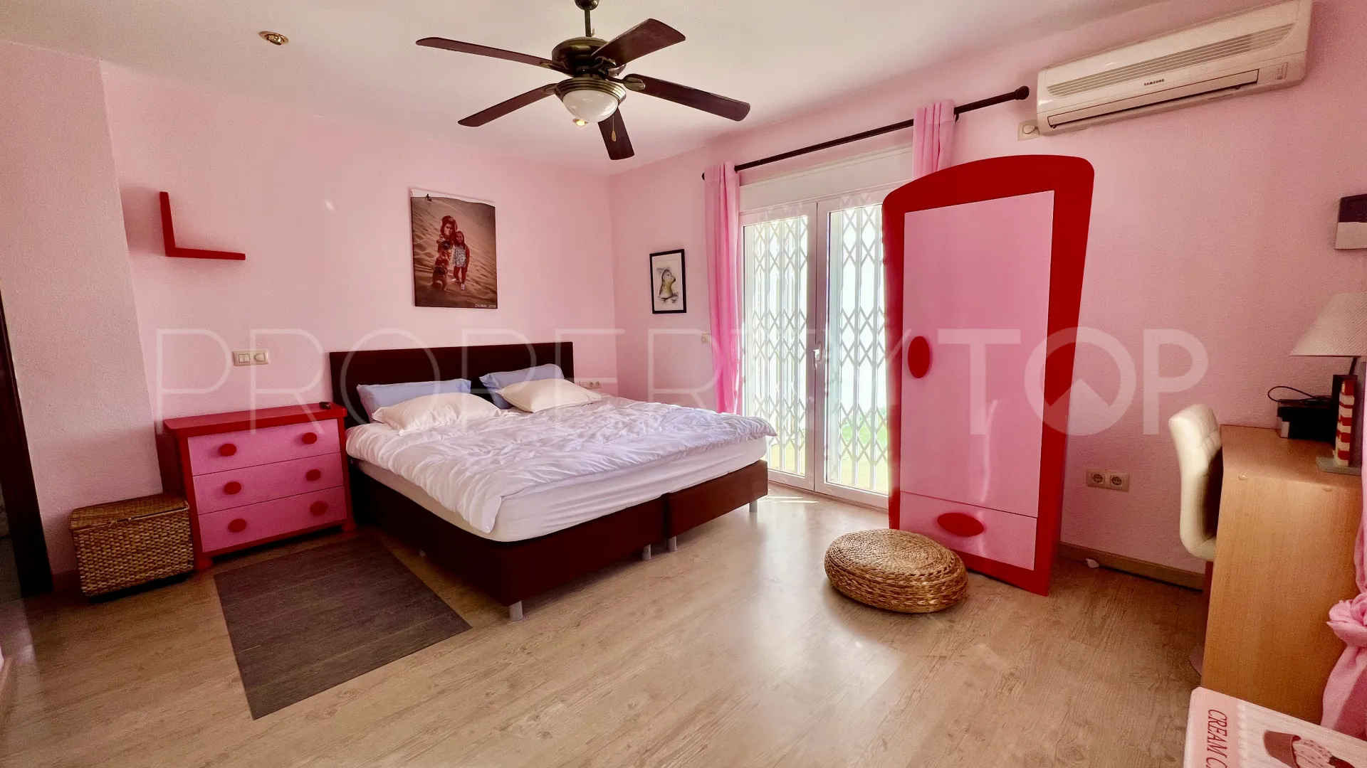 Se vende chalet de 5 dormitorios en Felix