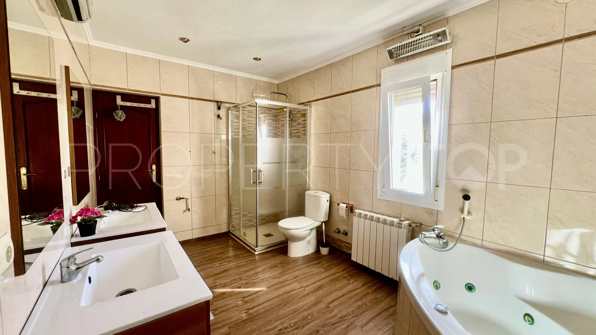 Se vende chalet de 5 dormitorios en Felix