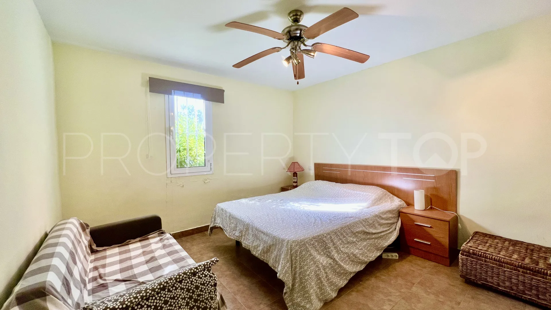 Se vende chalet de 5 dormitorios en Felix