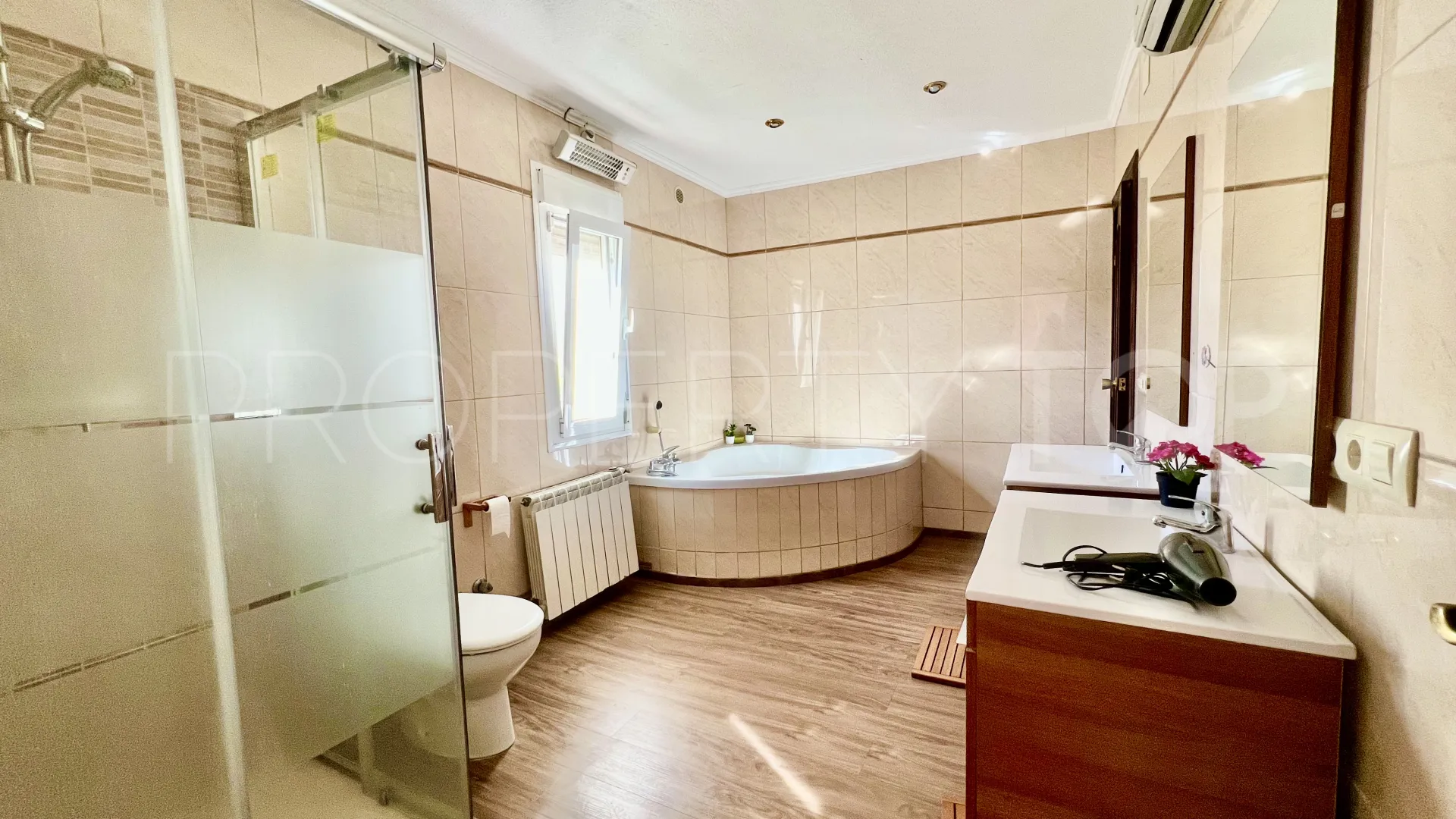 Se vende chalet de 5 dormitorios en Felix