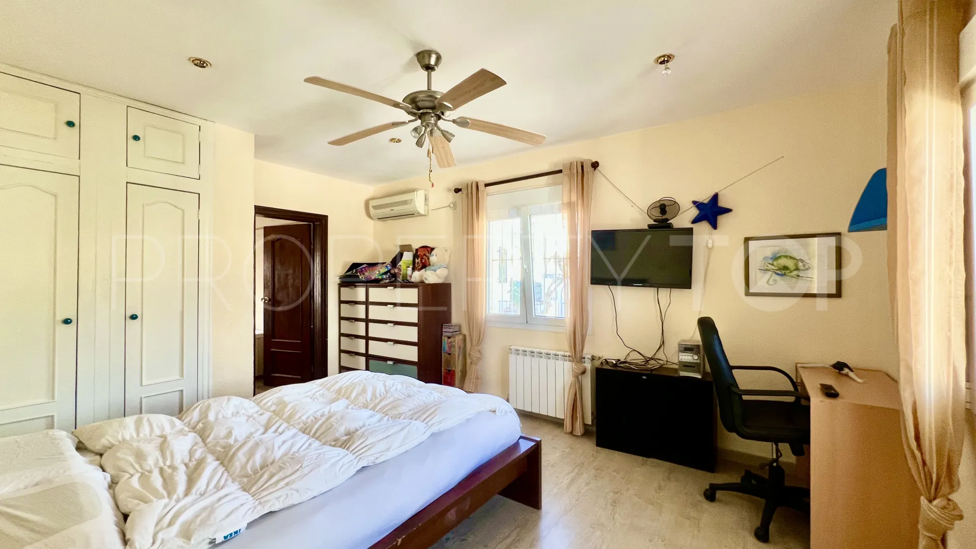 Se vende chalet de 5 dormitorios en Felix