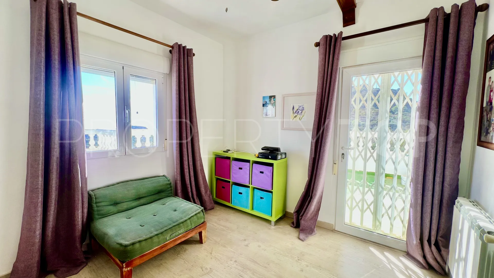 Se vende chalet de 5 dormitorios en Felix