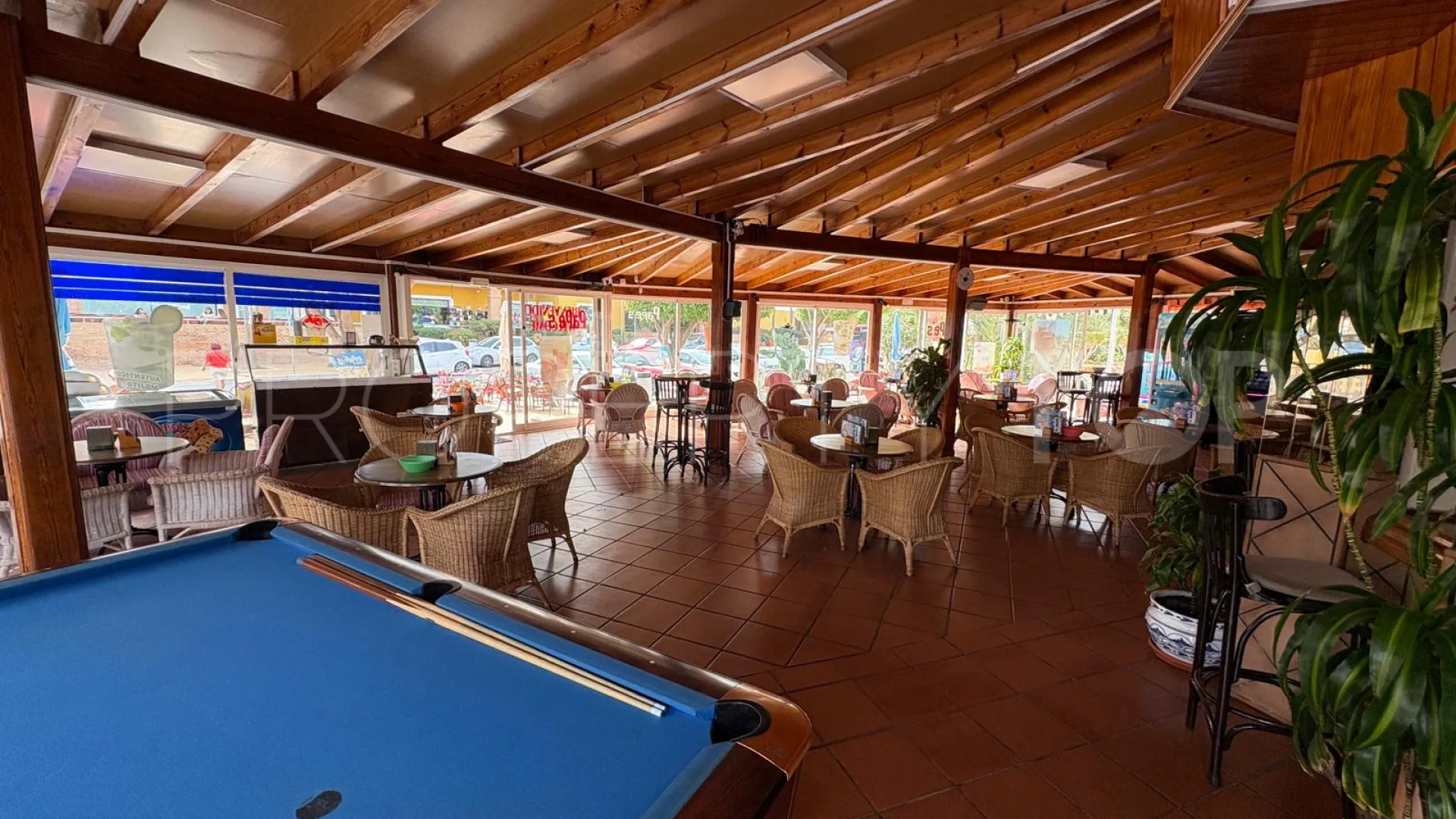 Roquetas de Mar, bar a la venta