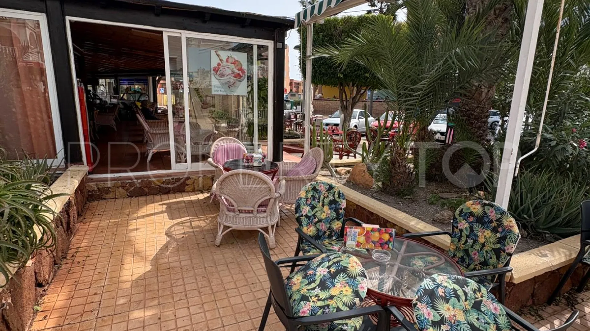 Roquetas de Mar, bar a la venta