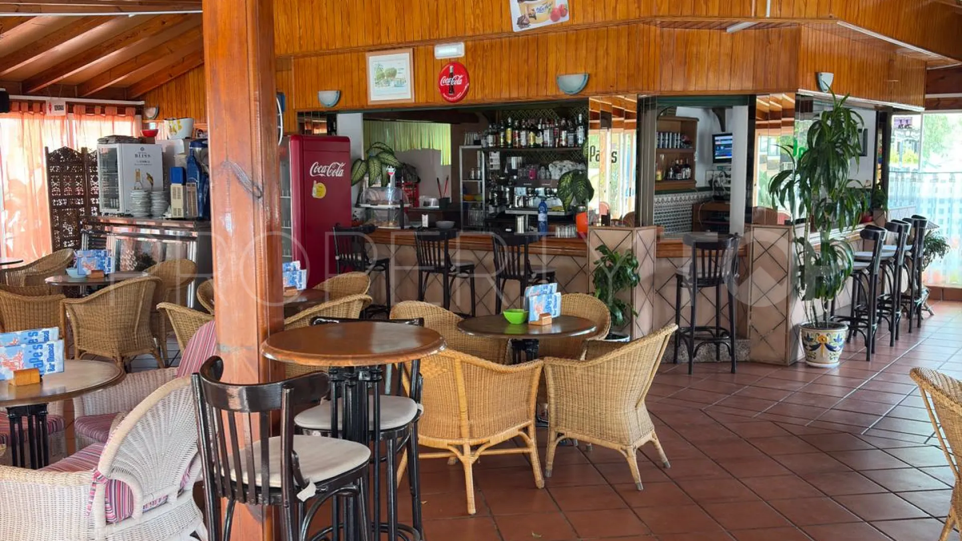 Roquetas de Mar, bar a la venta