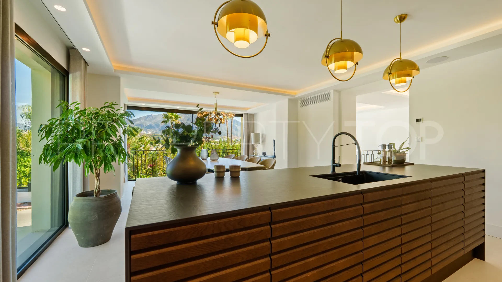 Villa de 5 dormitorios en venta en Las Brisas del Golf