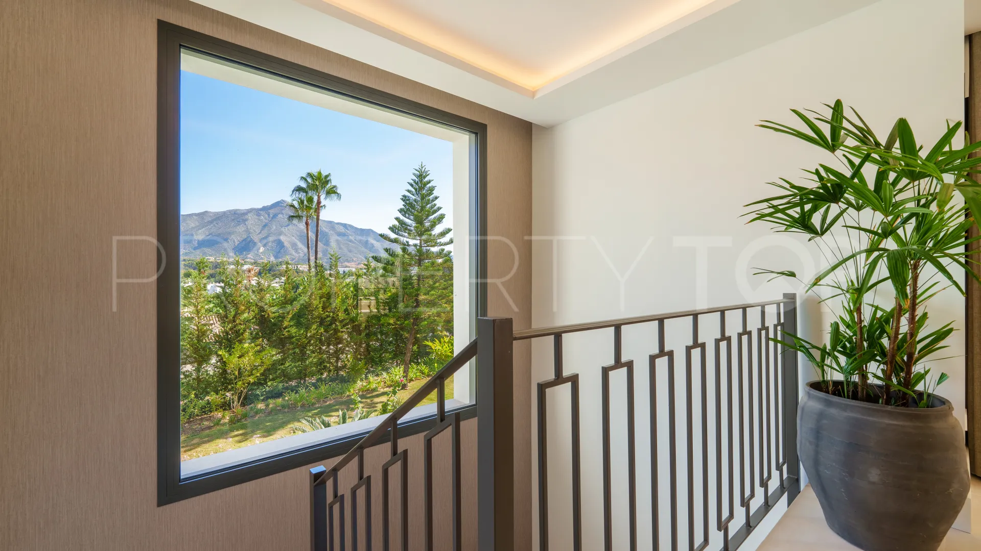Villa de 5 dormitorios en venta en Las Brisas del Golf