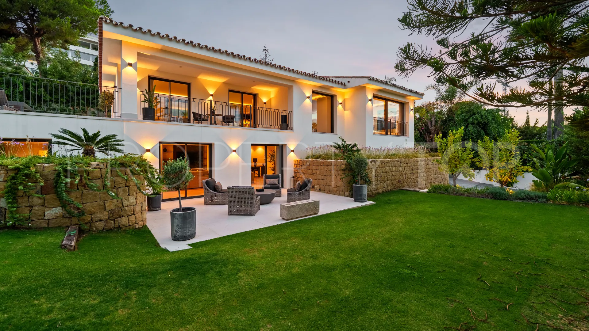 Villa de 5 dormitorios en venta en Las Brisas del Golf