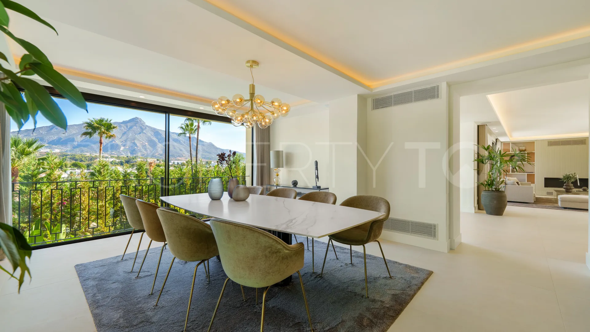 Villa de 5 dormitorios en venta en Las Brisas del Golf