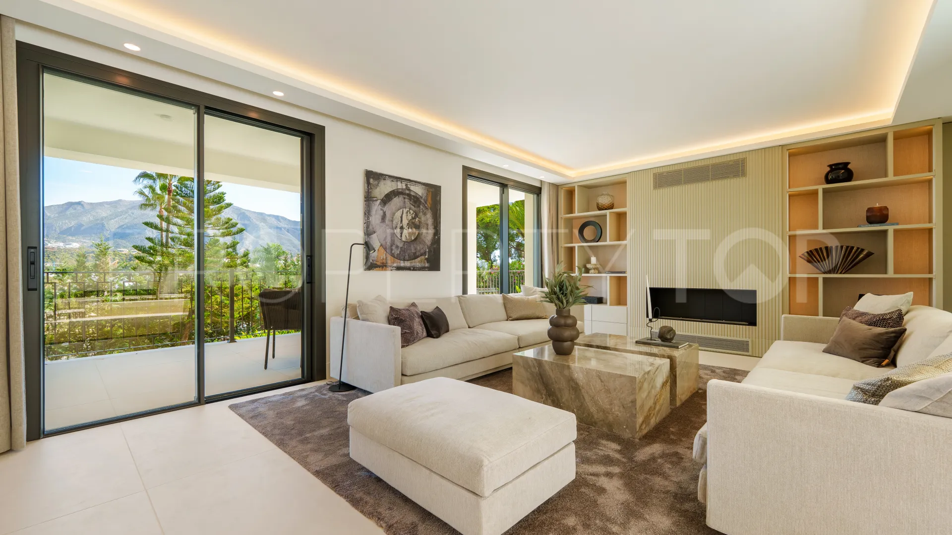 Villa de 5 dormitorios en venta en Las Brisas del Golf