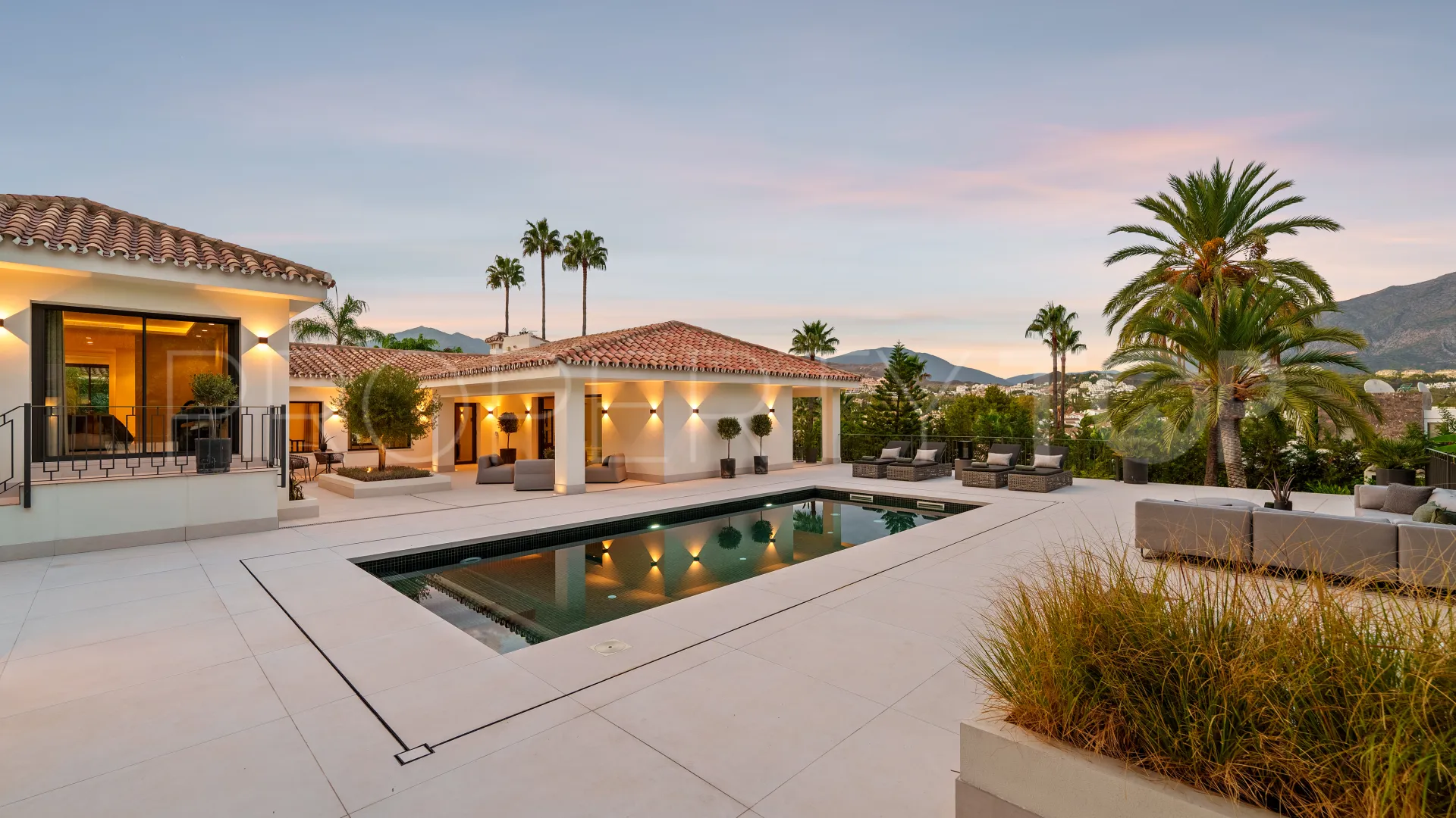 Villa de 5 dormitorios en venta en Las Brisas del Golf
