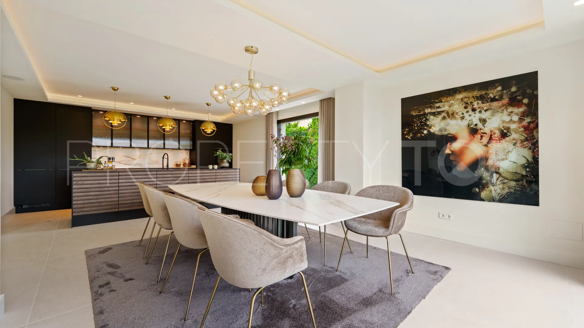 Villa de 5 dormitorios en venta en Las Brisas del Golf