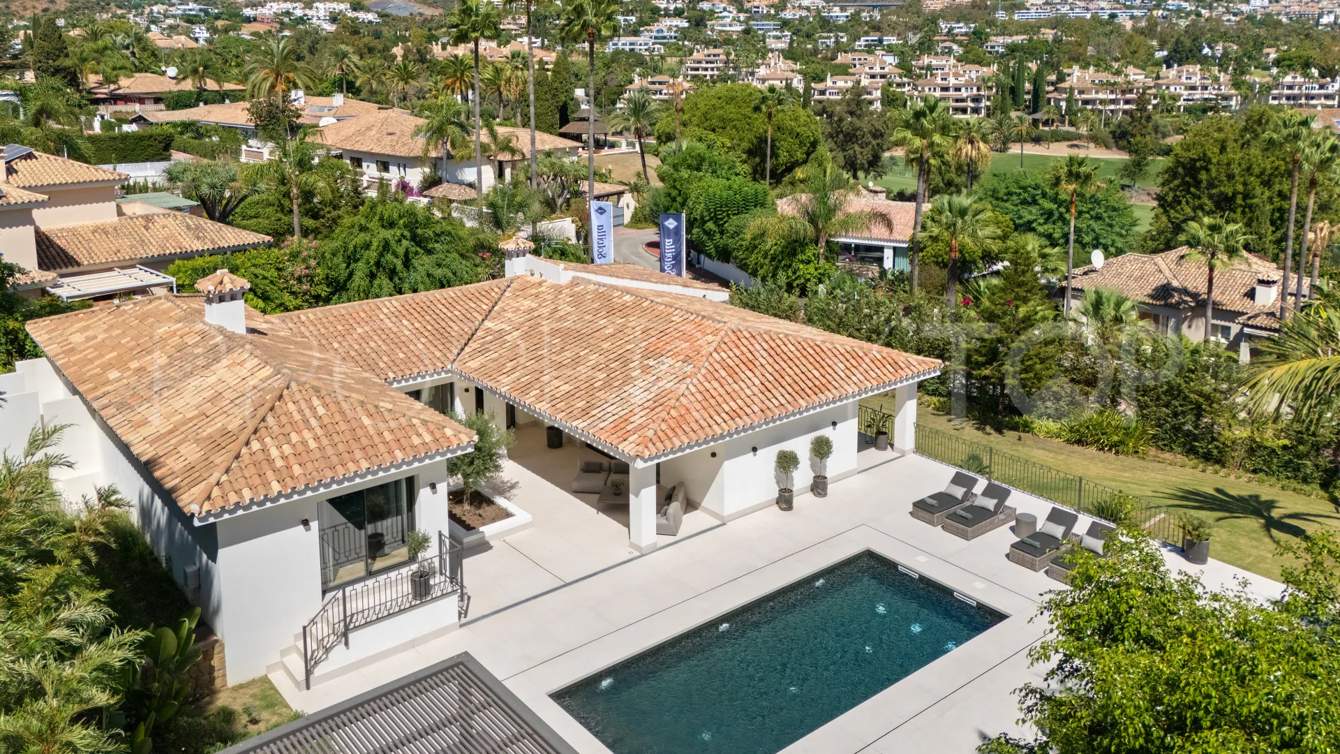 Villa de 5 dormitorios en venta en Las Brisas del Golf
