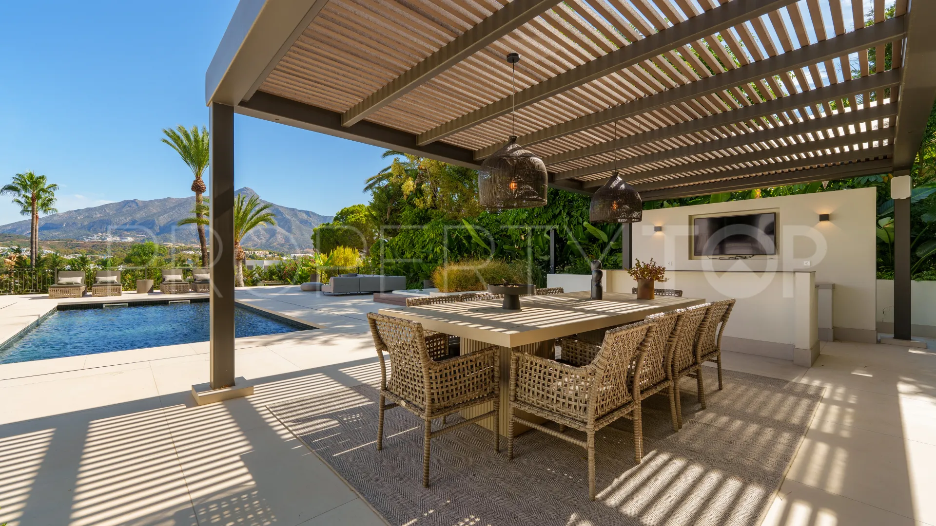 Villa de 5 dormitorios en venta en Las Brisas del Golf