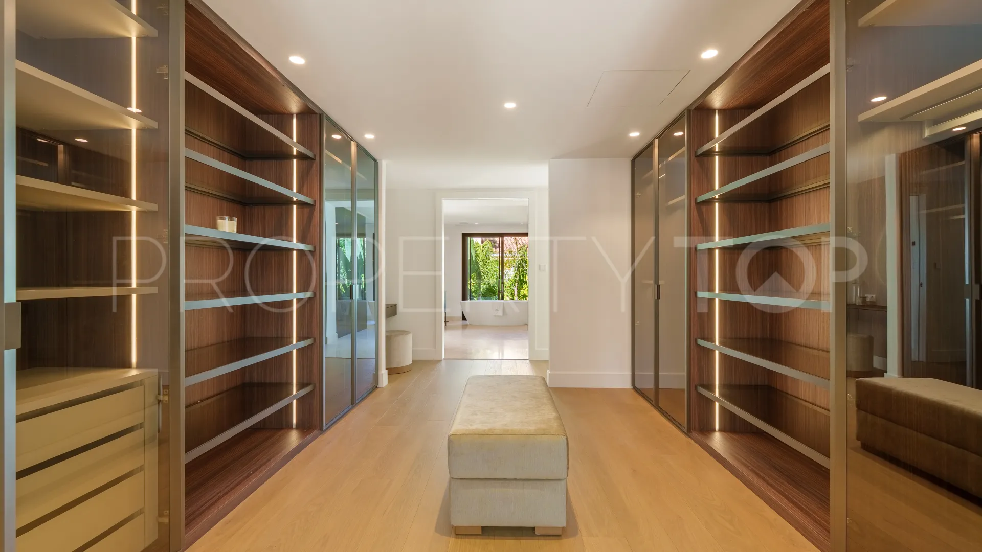 Villa de 5 dormitorios en venta en Las Brisas del Golf