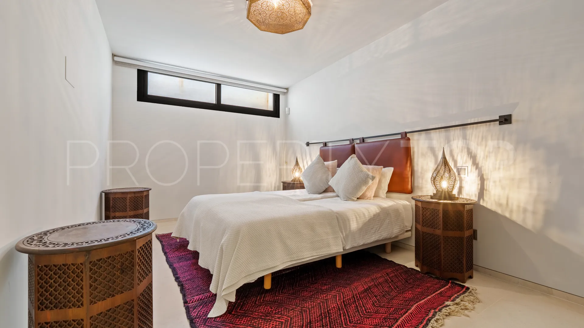 For sale Nueva Andalucia villa with 6 bedrooms