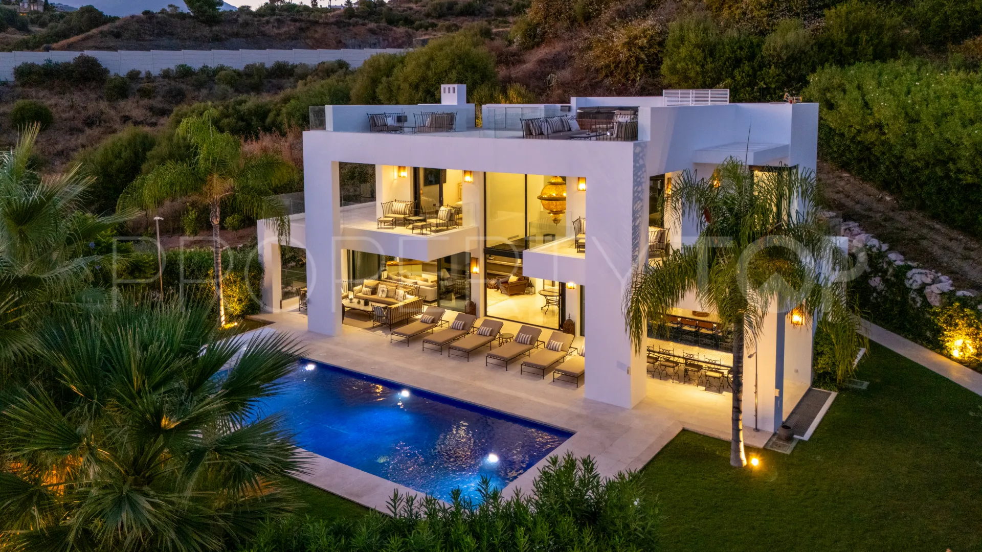 For sale Nueva Andalucia villa with 6 bedrooms