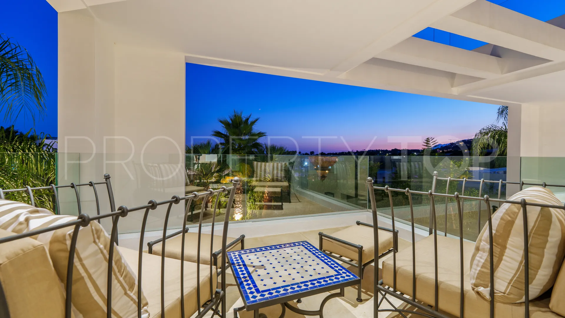 For sale Nueva Andalucia villa with 6 bedrooms
