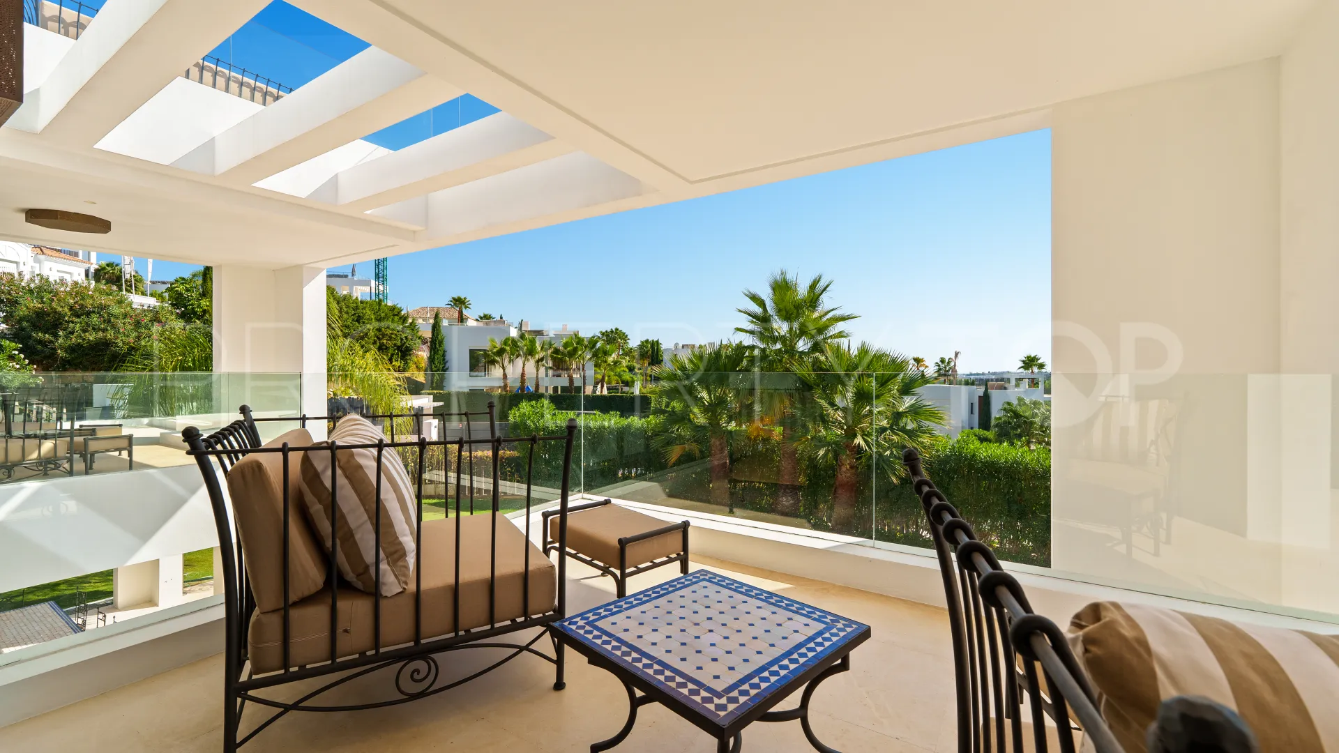 For sale Nueva Andalucia villa with 6 bedrooms