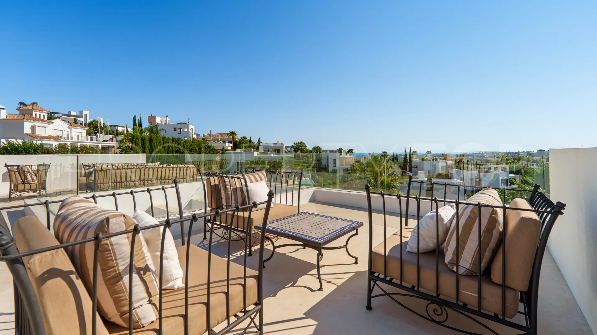 For sale Nueva Andalucia villa with 6 bedrooms