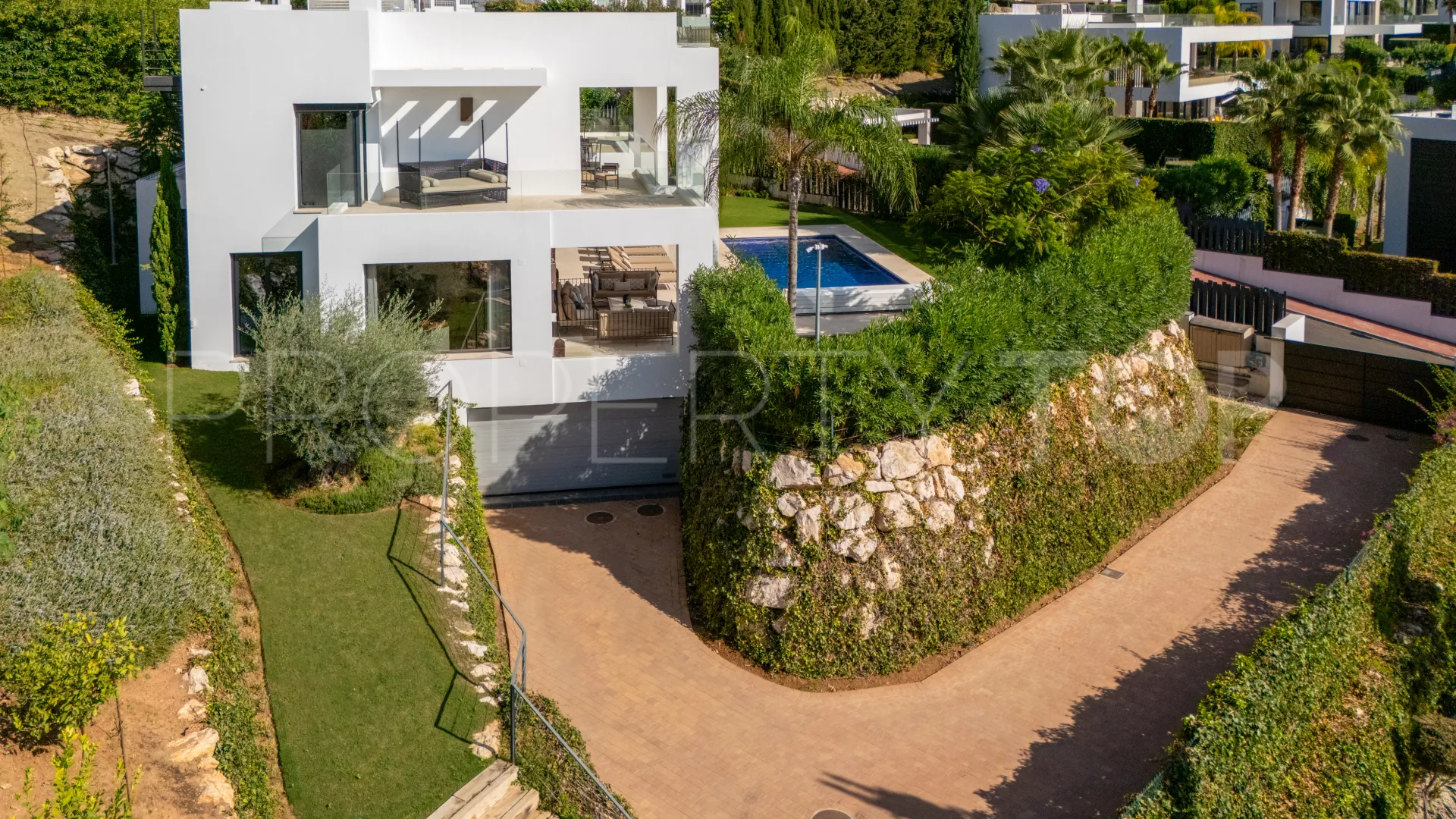 For sale Nueva Andalucia villa with 6 bedrooms