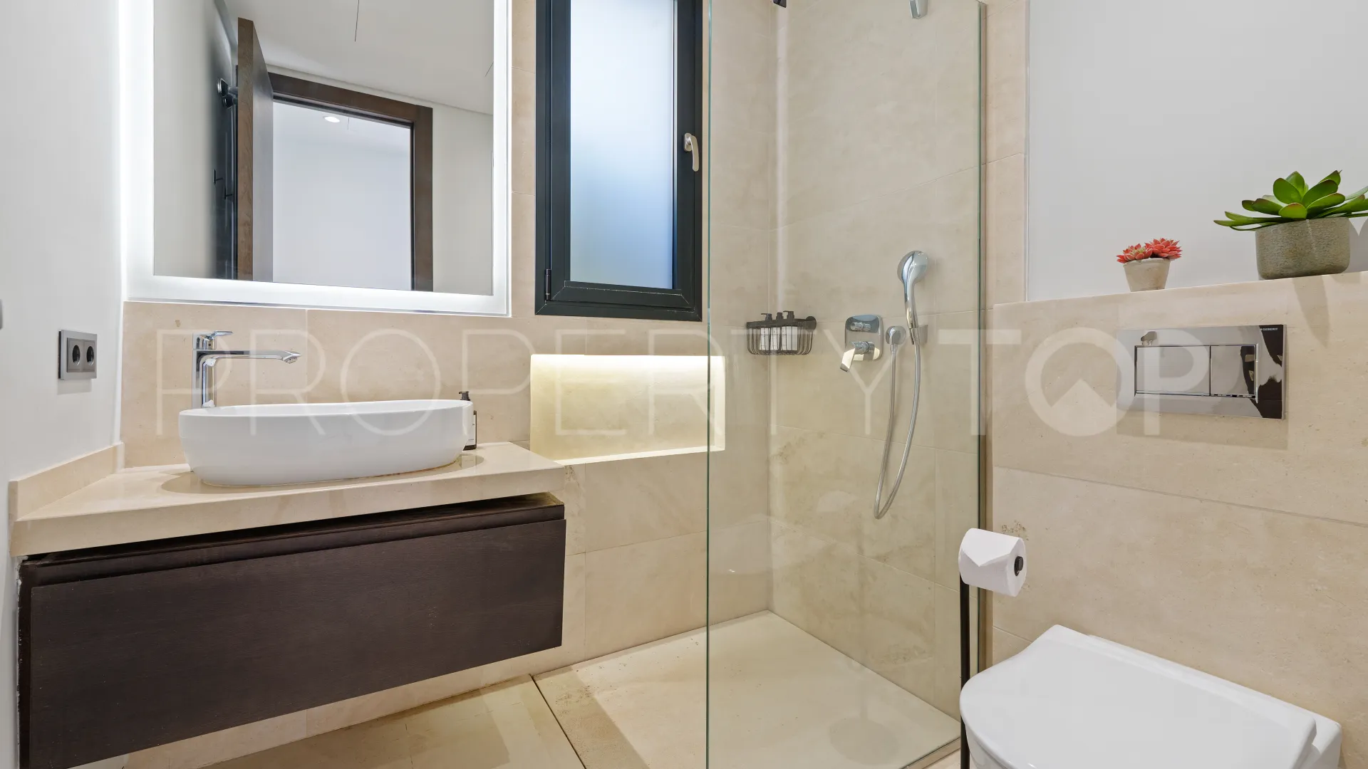 For sale Nueva Andalucia villa with 6 bedrooms