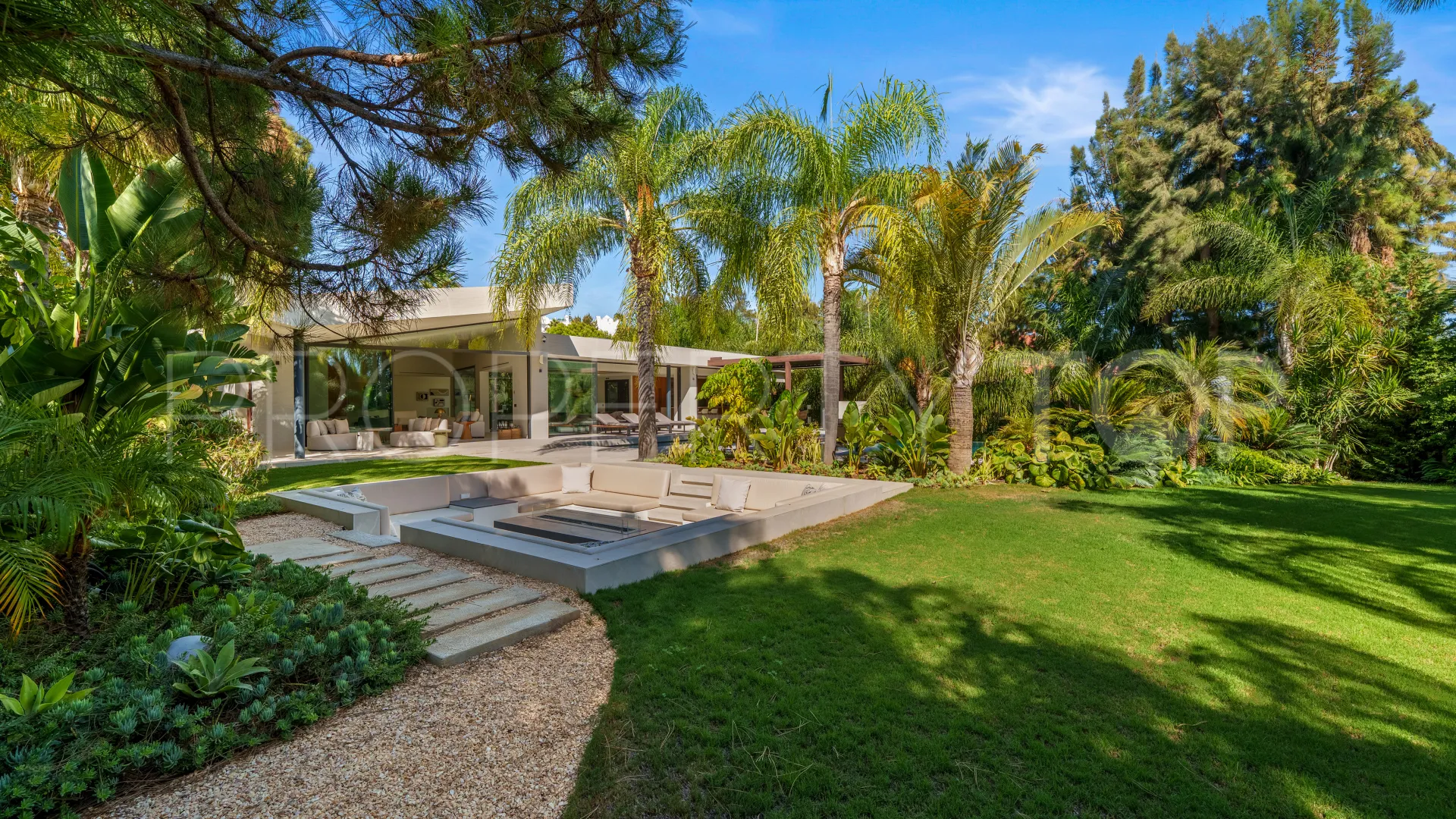 Villa en venta en Las Chapas de 5 dormitorios