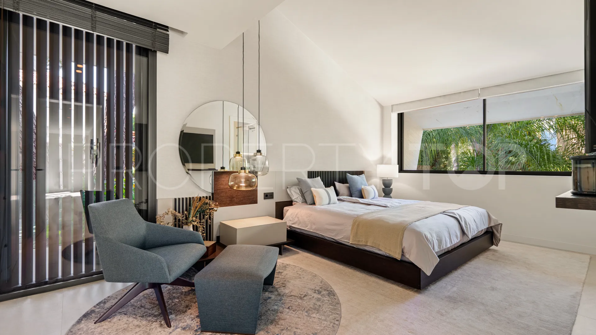 Villa en venta en Las Chapas de 5 dormitorios