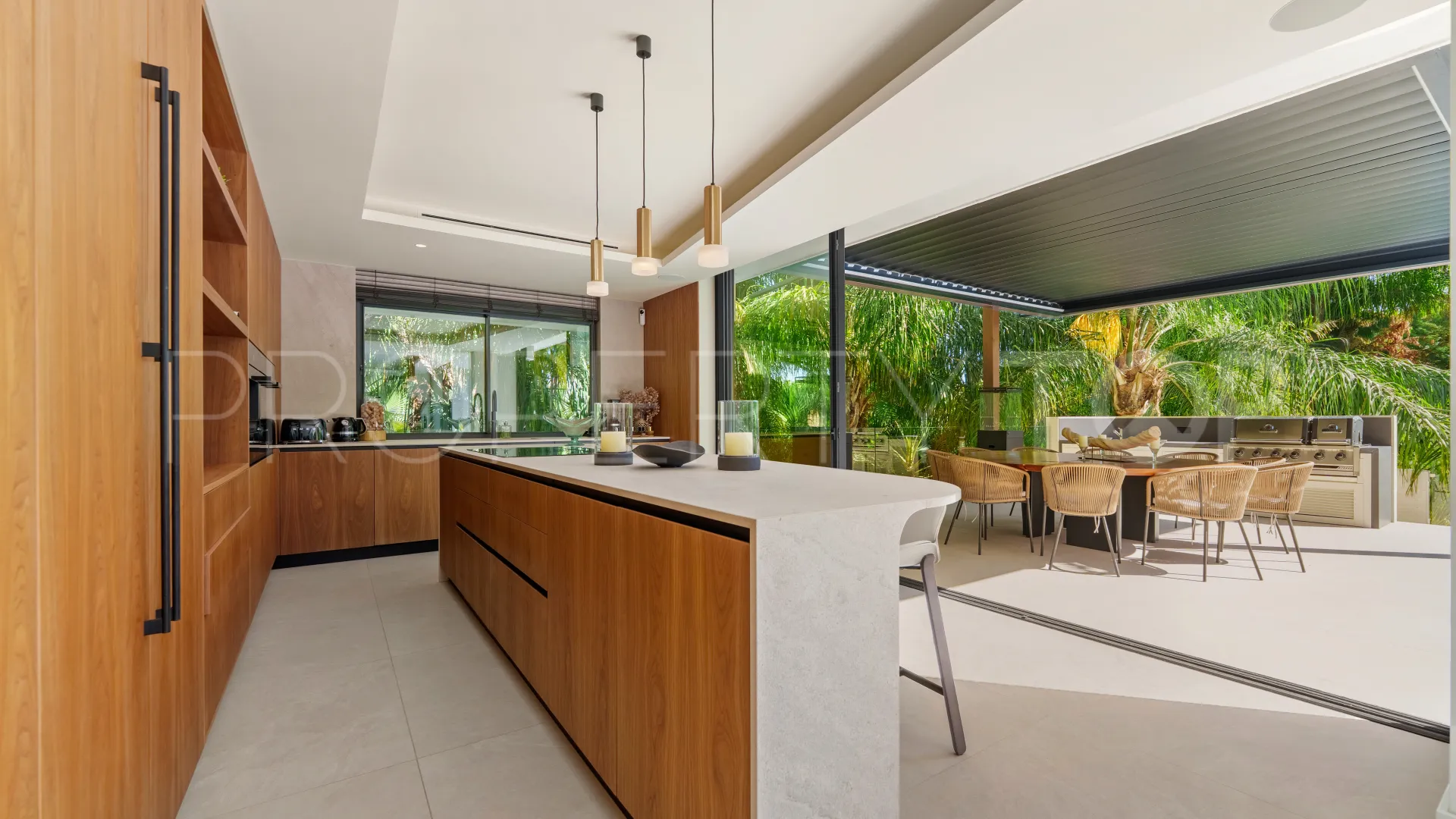 Villa en venta en Las Chapas de 5 dormitorios