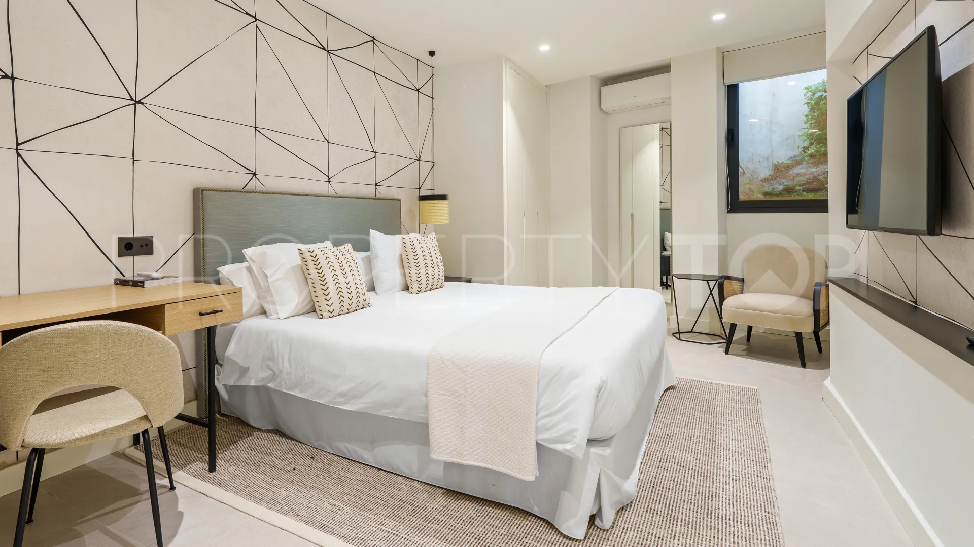 Villa en venta en Las Chapas de 5 dormitorios