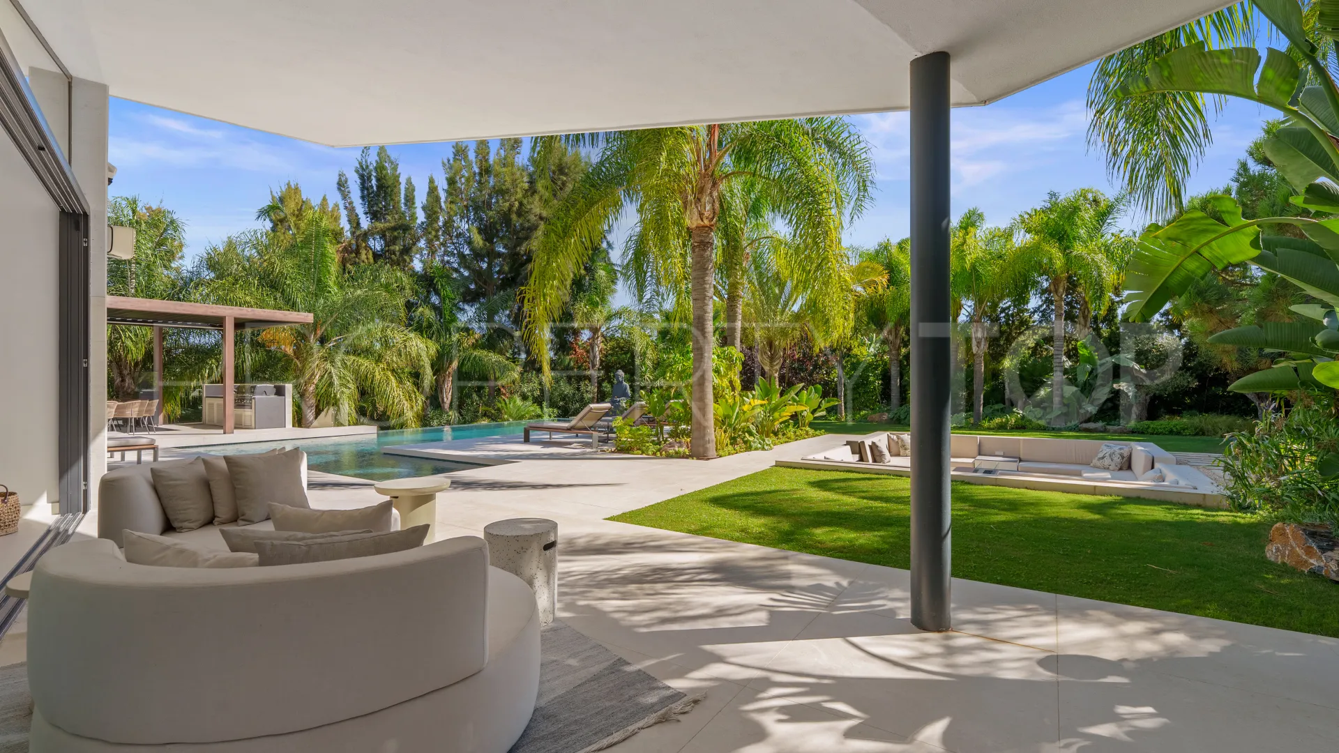 Villa en venta en Las Chapas de 5 dormitorios