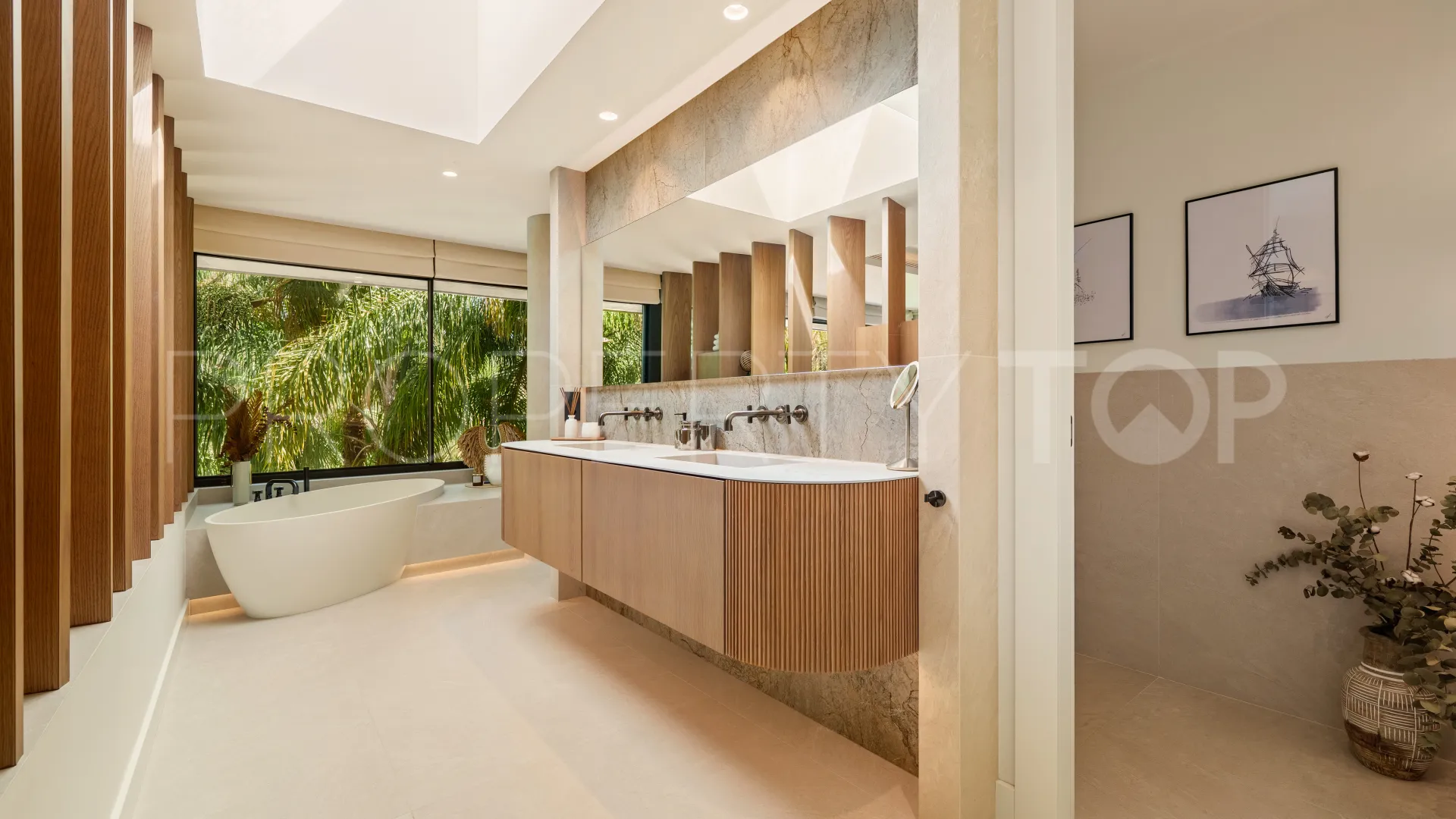 Villa en venta en Las Chapas de 5 dormitorios