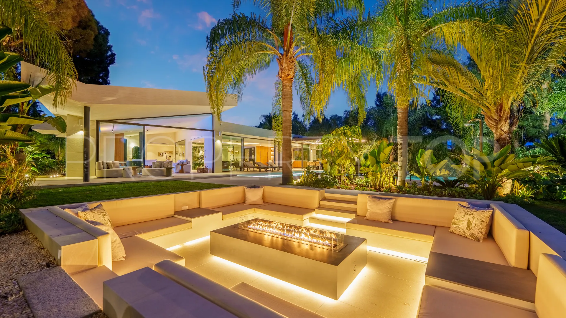 Villa en venta en Las Chapas de 5 dormitorios