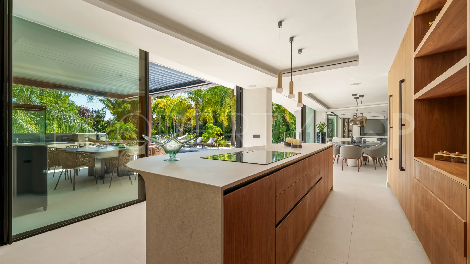 Villa en venta en Las Chapas de 5 dormitorios