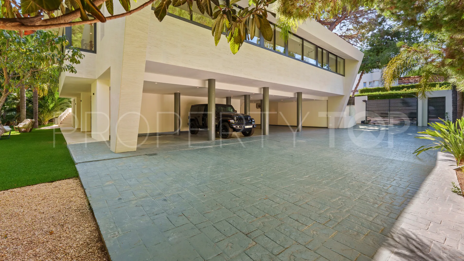 Villa en venta en Las Chapas de 5 dormitorios
