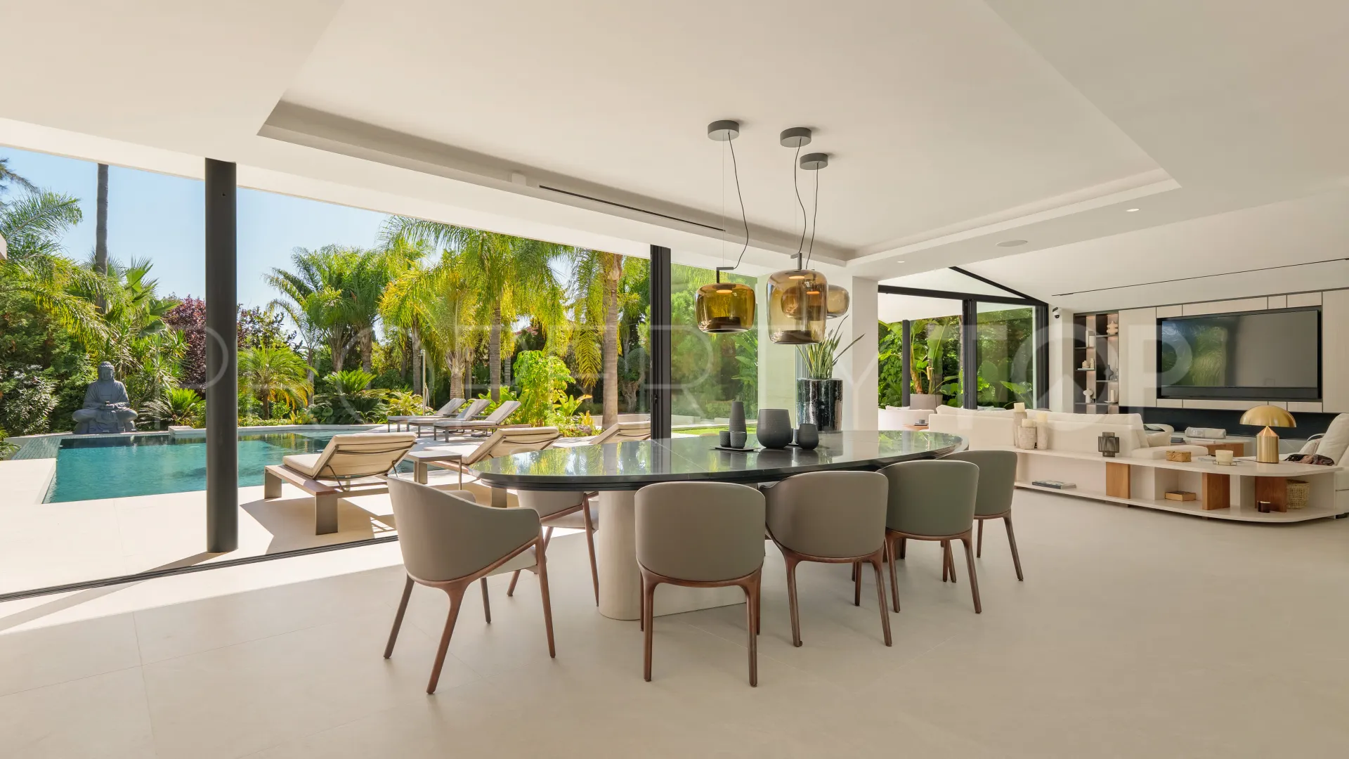 Villa en venta en Las Chapas de 5 dormitorios