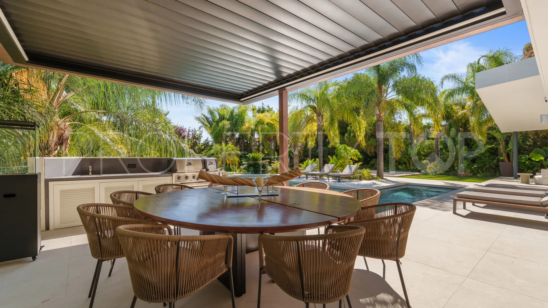 Villa en venta en Las Chapas de 5 dormitorios