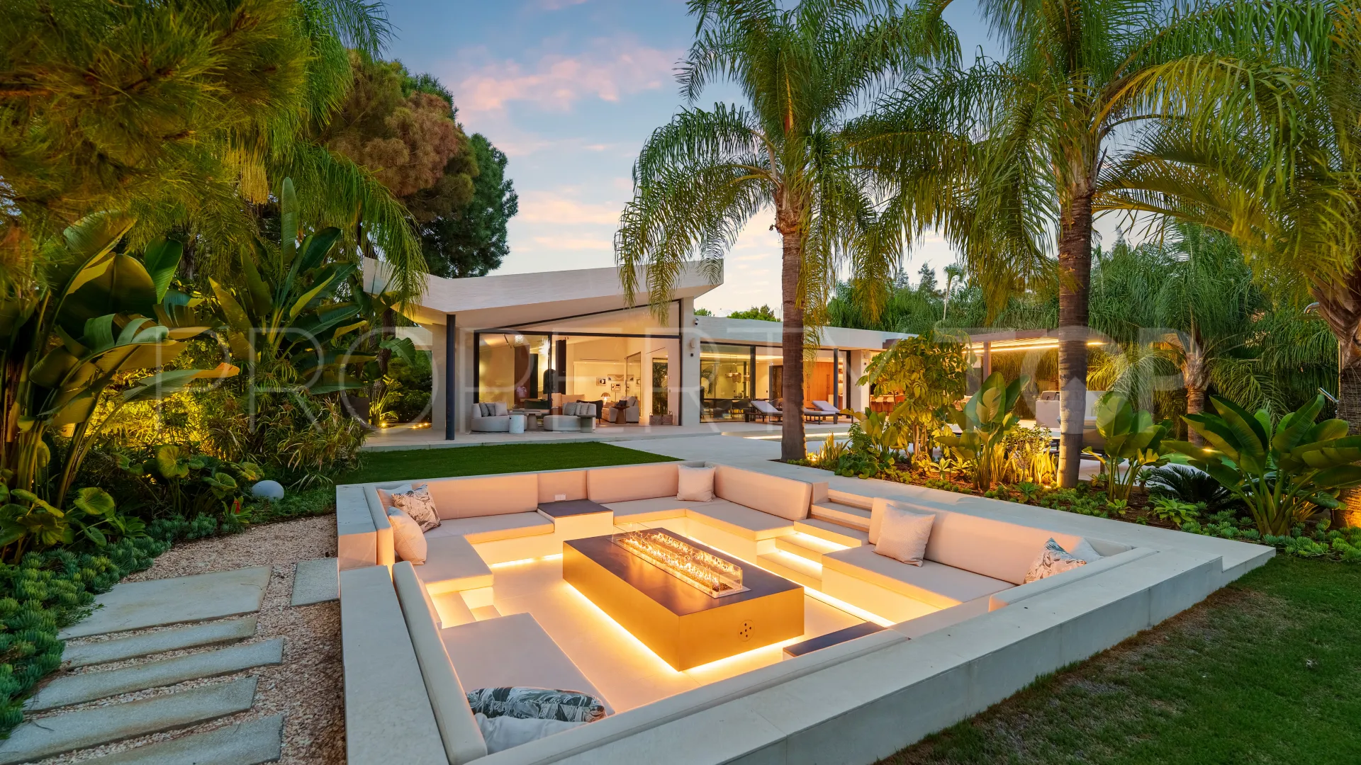 Villa en venta en Las Chapas de 5 dormitorios