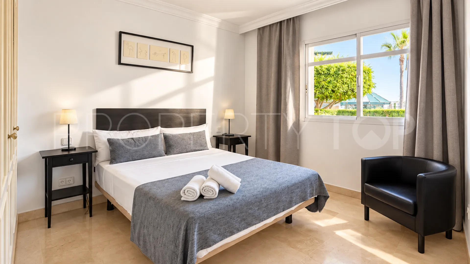 Apartamento planta baja en venta en Aloha Gardens