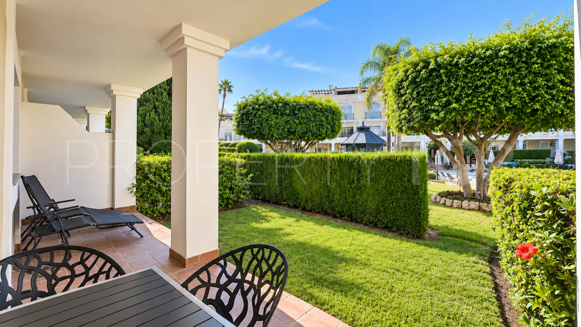 Apartamento planta baja en venta en Aloha Gardens